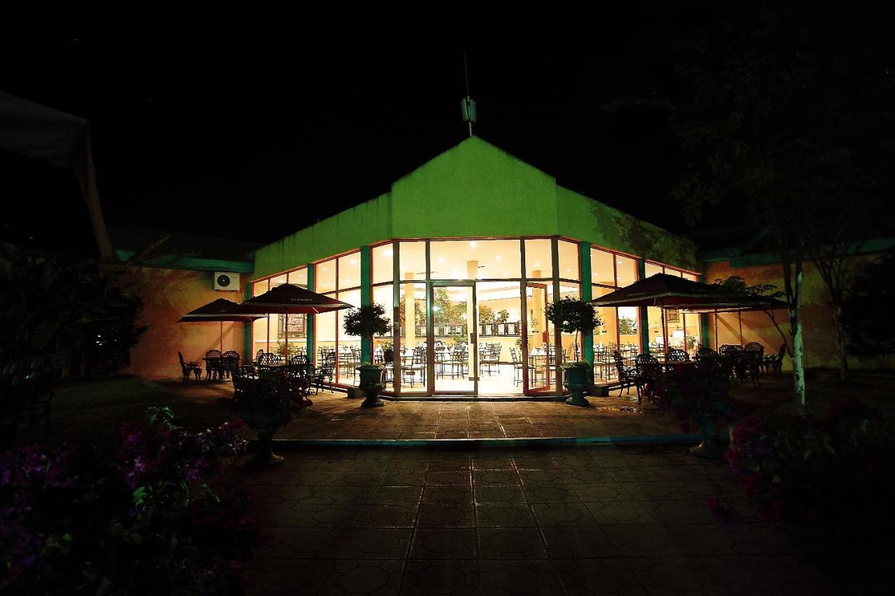 Crossroads Hotel Lilongwe Luaran gambar