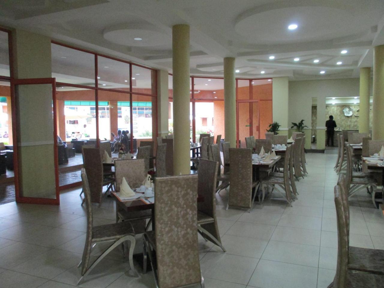 Crossroads Hotel Lilongwe Luaran gambar